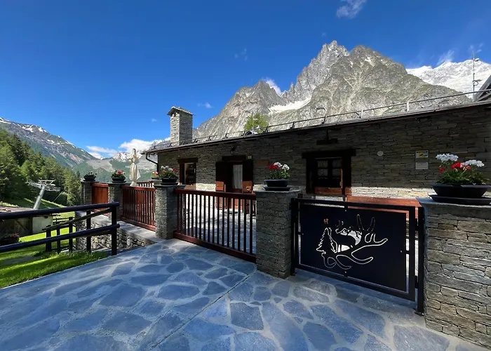 Chalet Chez Louis - Alpine Charm With Mont Blanc View & Ski Access