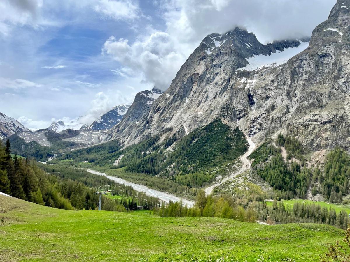 Chez Louis - Alpine Charm With Mont Blanc View & Access * Courmayeur