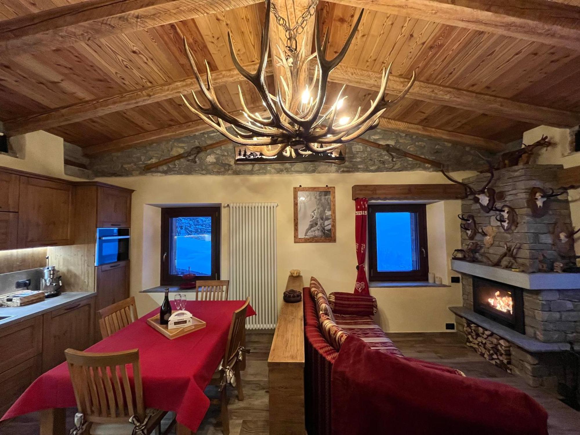 Chalet Chez Louis - Alpine Charm With Mont Blanc View & Access Courmayeur