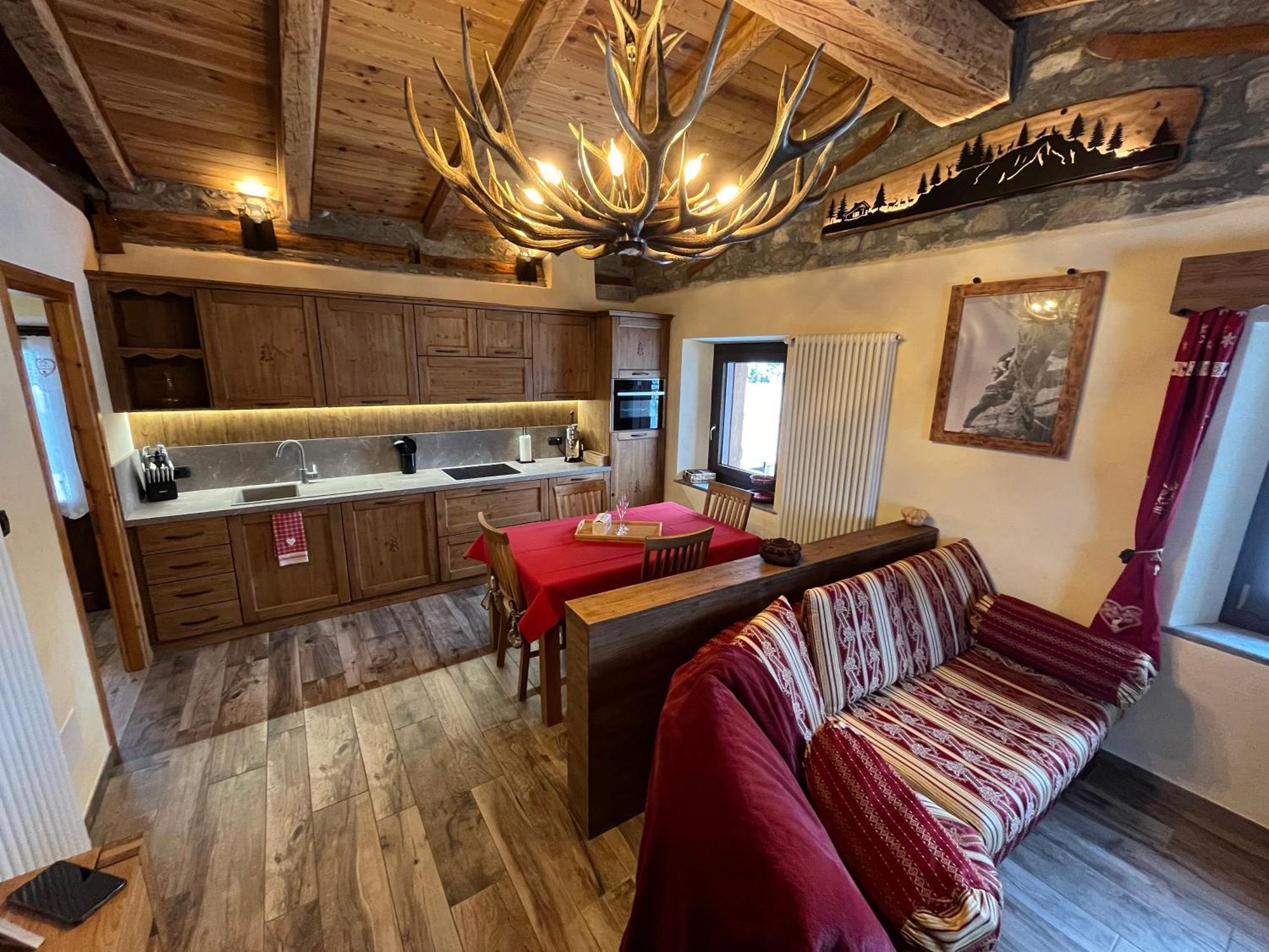 Chez Louis - Alpine Charm With Mont Blanc View & Access Chalet *